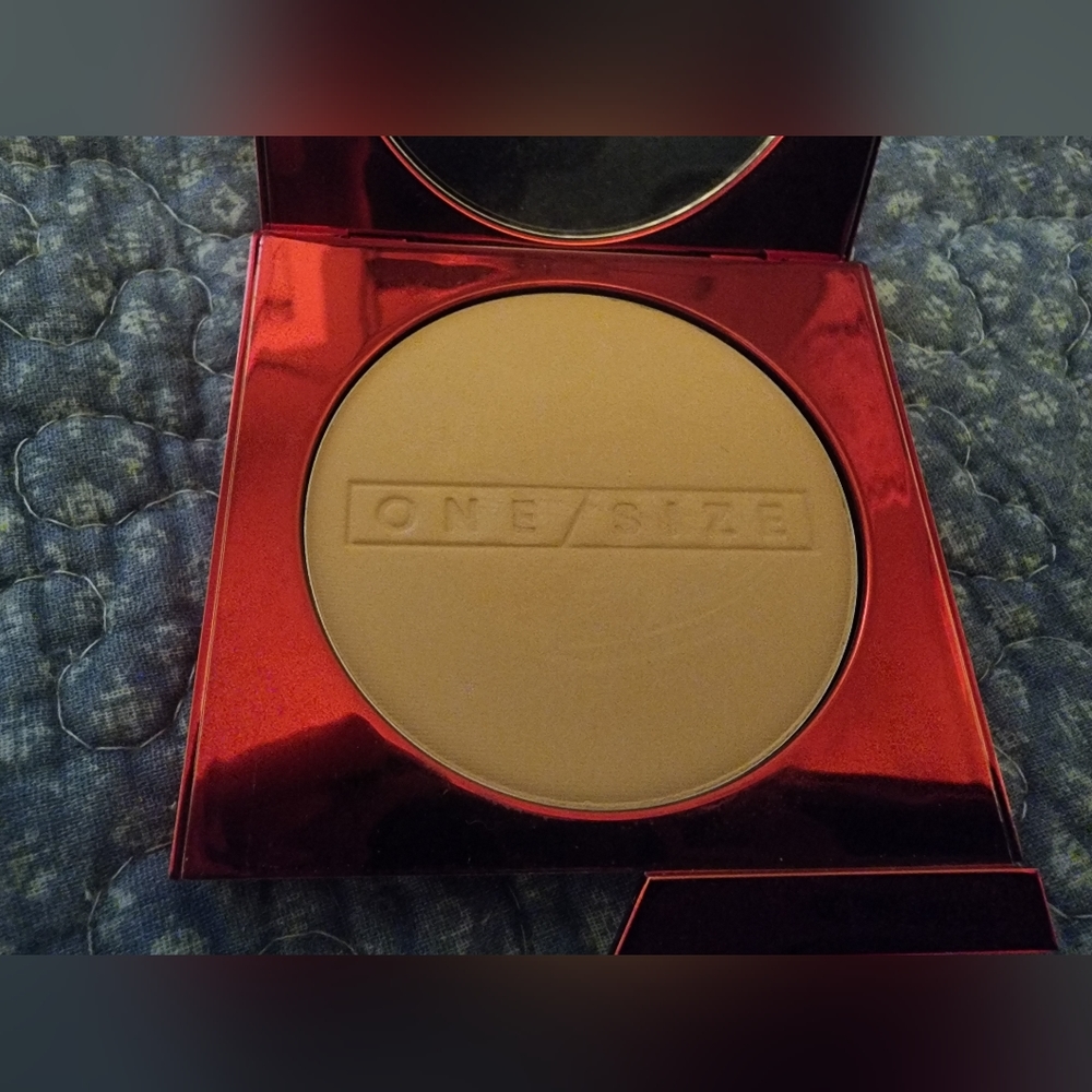 One/Size by Patrick Starrr Turn up the Base Versatile Powder Foundation - Picture 5 of 5